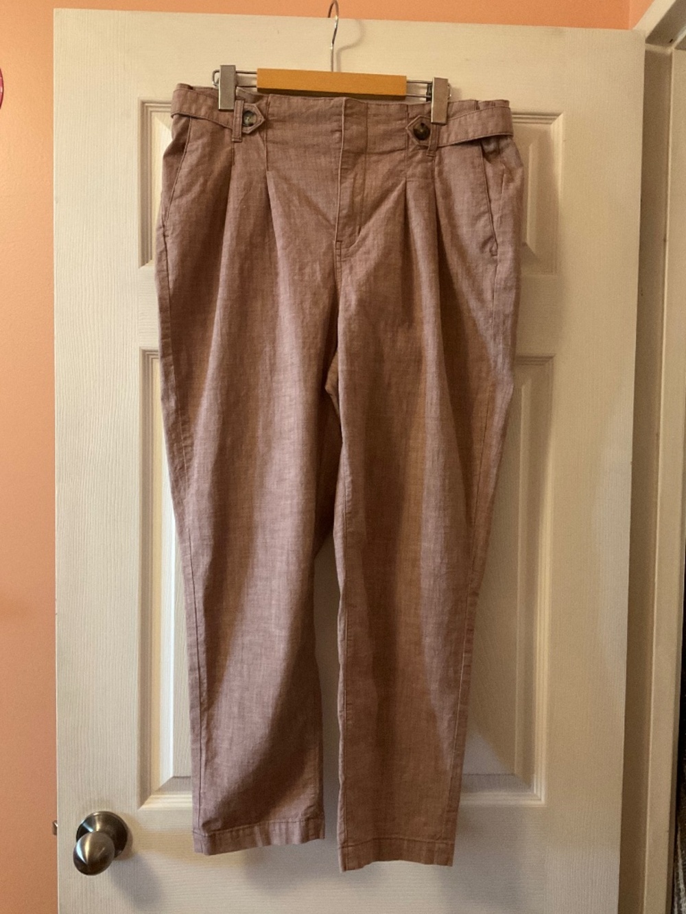 Dusty pink pleated pants